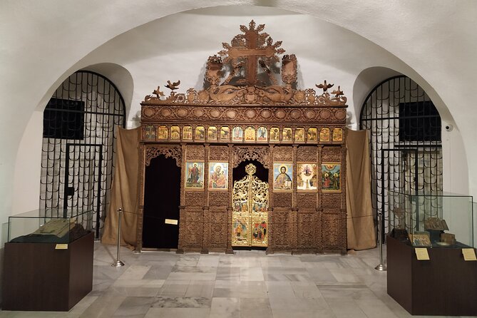 Art Gallery Sightseeing Tour in Sofia - A final walk past Sofia’s central landmarks