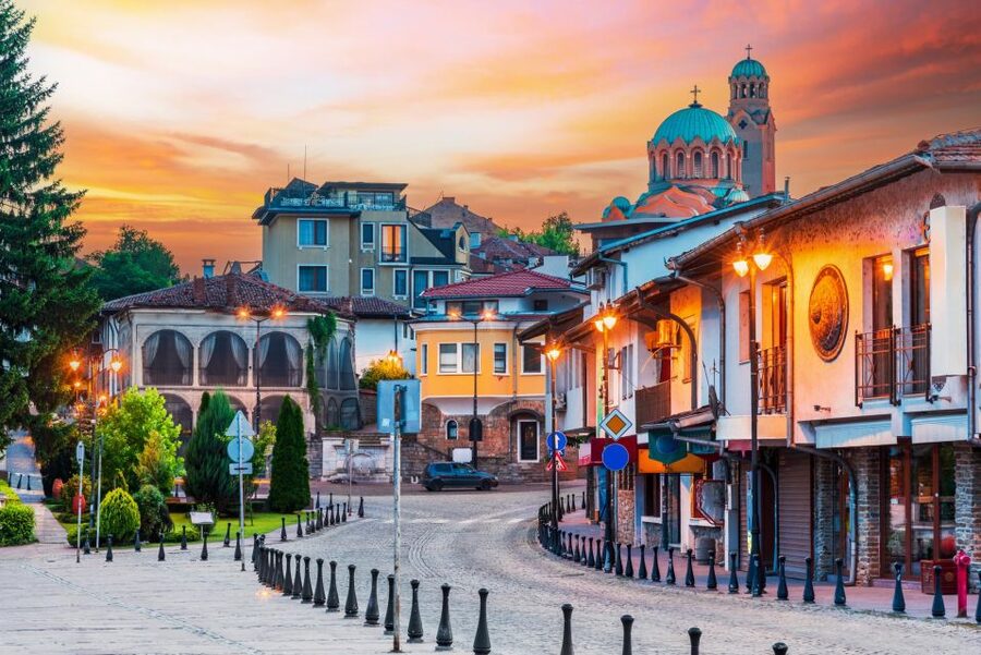 From Bucharest: Full-Day Trip to Bulgaria - Arbanasi and the high plateau views