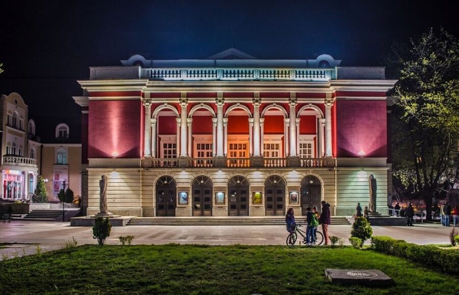From Bucharest: Small Group Day Trip to Medieval Bulgaria - Guide quality and group style