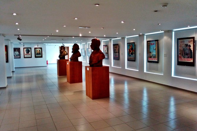 Self-guided Tour in the Museum of Socialist Art - Arriving at the Museum of Socialist Art
