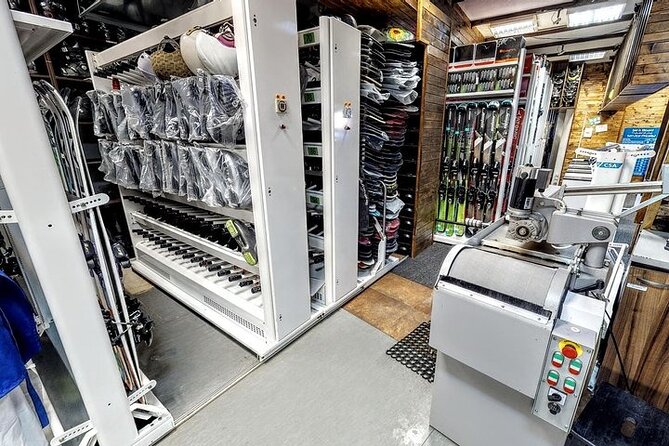 Ski and Snowboard equipment rental in Bansko - Picking up your equipment on Pitu Guli Street