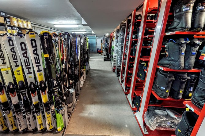 Ski and Snowboard equipment rental in Bansko - Returning gear or storing it overnight