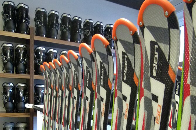 Ski and Snowboard equipment rental in Bansko - Service strengths, and the lesson-booking warning