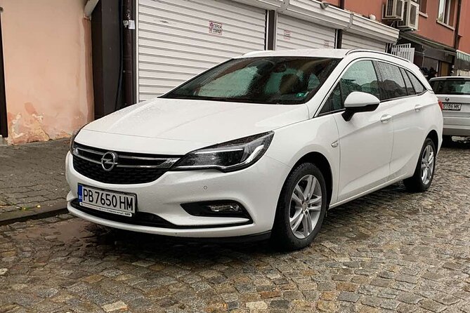 Transfer Plovdiv to Sofia airport/city with a car 3+1 - Leaving Plovdiv without the usual transport fuss