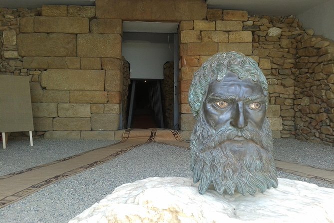Valley of the Thracian Kings, Hidden Treasures - Grifoni Tomb, a more elaborate burial site