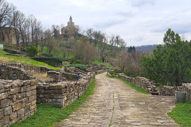 Veliko Tarnovo and Arbanasi day tour from Sofia with pickup - Samovodska Charshiya and the old town